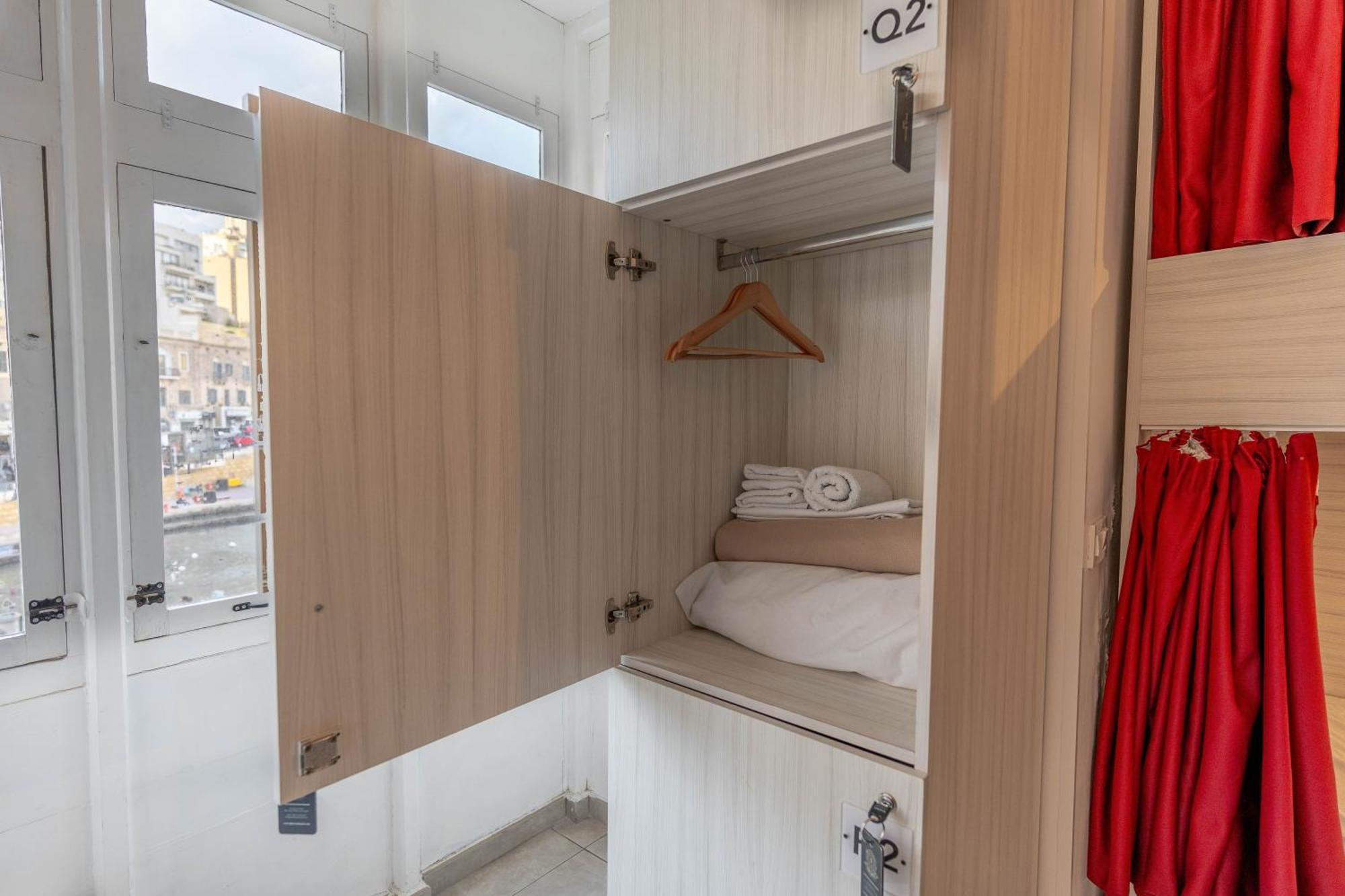 The Rose Hostel Saint Julian's Εξωτερικό φωτογραφία